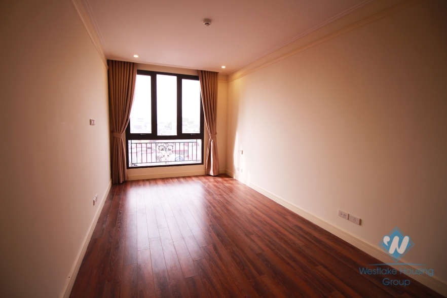 Cheap four bedrooms apartment for rent in Doi Can street, Ba Dinh district, Ha Noi